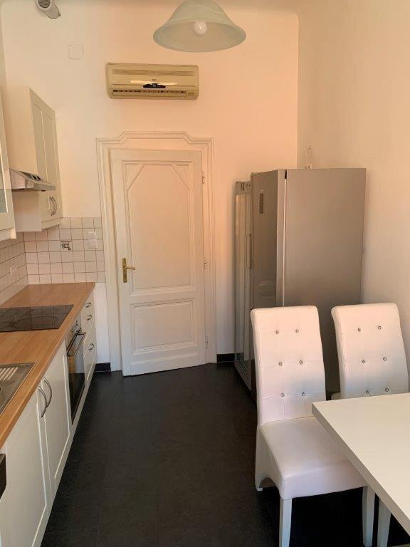 Air-conditioned Large Apartamento *
